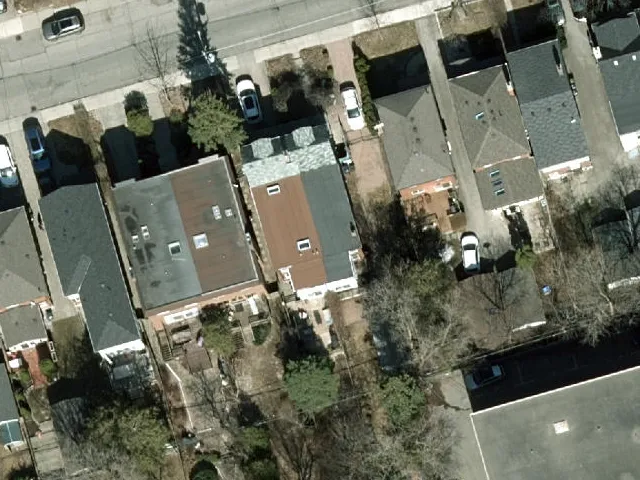 Satellite view of a North Toronto house with its roof outline measured